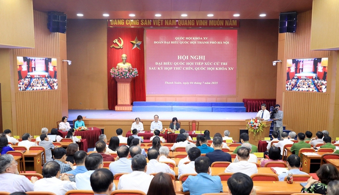 Hanoi People's Council Chairman visits voters of 10 wards
