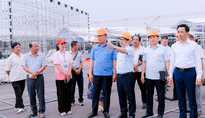 Hanoi Vice Chairman inspects preparation process for 2025 Hanoi Traditional and Creative Space Exhibition