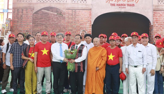Hanoi Vice Chairman welcomes Danang delegation attending 80th National Day anniversary