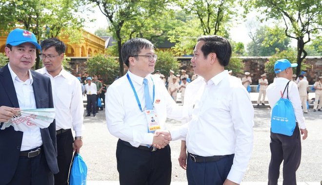 Hanoi honors and farewells local delegations after the 80th National Day commemoration