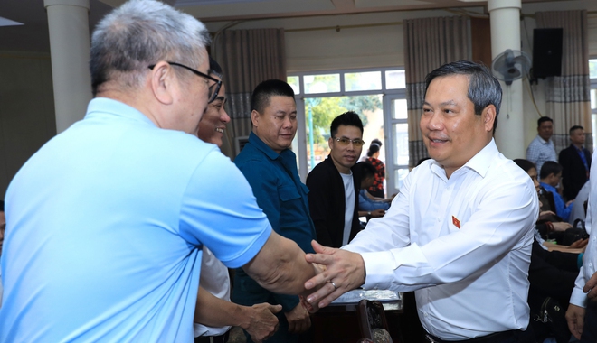 Chairman of the Hanoi People's Committee Vu Dai Thang meets voters ahead of upcoming election