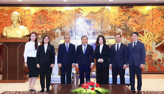 Hanoi Chairman Vu Dai Thang meets Philippine Ambassador