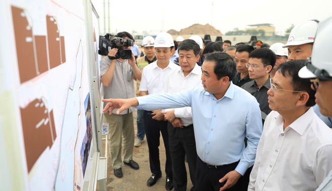 Hanoi Party Secretary urges progress on key projects, better living standards