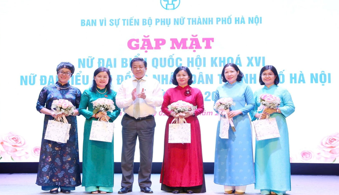 Hanoi holds meeting with female deputies of 16th National Assembly and Hanoi People's Council for 2026–2031 term
