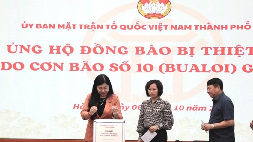 Cơ quan Ủy ban MTTQ Việt Nam thành phố Hà Nội ủng hộ đồng bào bị thiệt hại do cơn bão số 10
