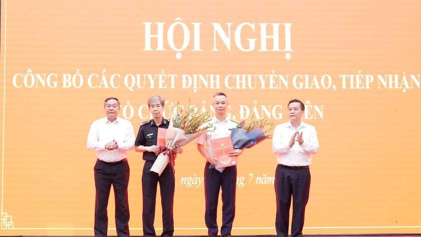 Đảng ủy UBND thành phố Hà Nội tiếp nhận 2 Đảng bộ ngành Thuế, Hải quan