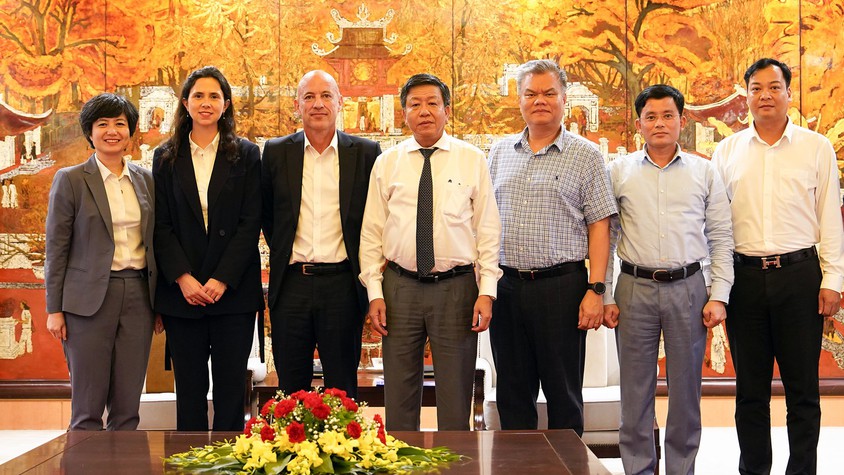 Phó Chủ tịch UBND Thành phố Dương Đức Tuấn tiếp và làm việc Đoàn đại biểu Ngân hàng Đầu tư cơ sở hạ tầng châu Á (AIIB)