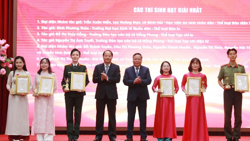 Trao giải Cuộc thi chính luận bảo vệ nền tảng tư tưởng của Đảng lần thứ Năm