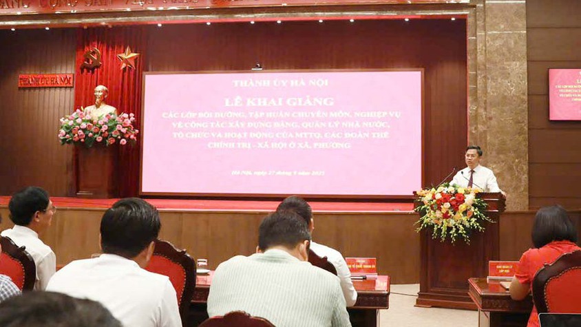 Tập huấn chuyên môn, nghiệp vụ công tác xây dựng Đảng, quản lý nhà nước, MTTQ và các đoàn thể cho 373 lãnh đạo xã, phường