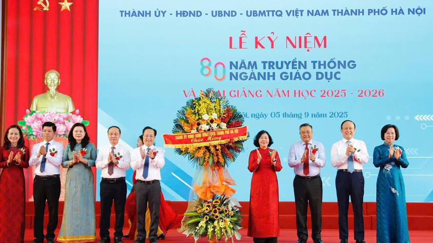 Lãnh đạo thành phố Hà Nội chúc mừng ngành Giáo dục Thủ đô nhân dịp năm học mới 2025-2026