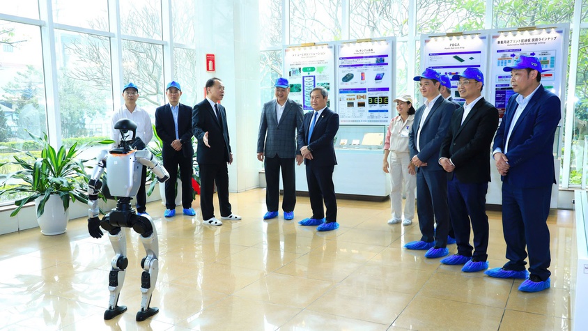 Chủ tịch Hà Nội Vũ Đại Thắng thăm, động viên sản xuất các công ty điện tử Meiko, Samsung Việt Nam