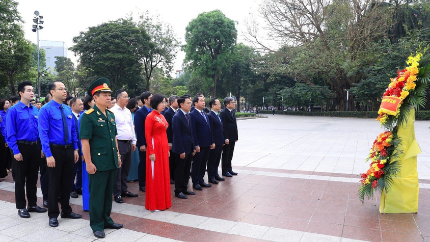 Lãnh đạo thành phố Hà Nội dâng hoa kỷ niệm 156 năm ngày sinh V.I.Lênin