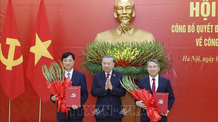 Trao quyết định bổ nhiệm Trưởng ban Tổ chức Trung ương và Chánh Văn phòng Trung ương Đảng