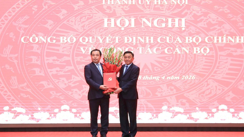 Trao Quyết định của Bộ Chính trị phân công, chỉ định đồng chí Trần Đức Thắng giữ chức Bí thư Thành ủy Hà Nội