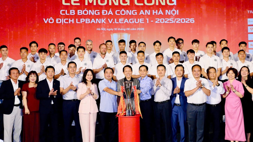 CLB Công an Hà Nội đón nhận Bằng khen của Bộ trưởng Bộ Công an và UBND Thành phố