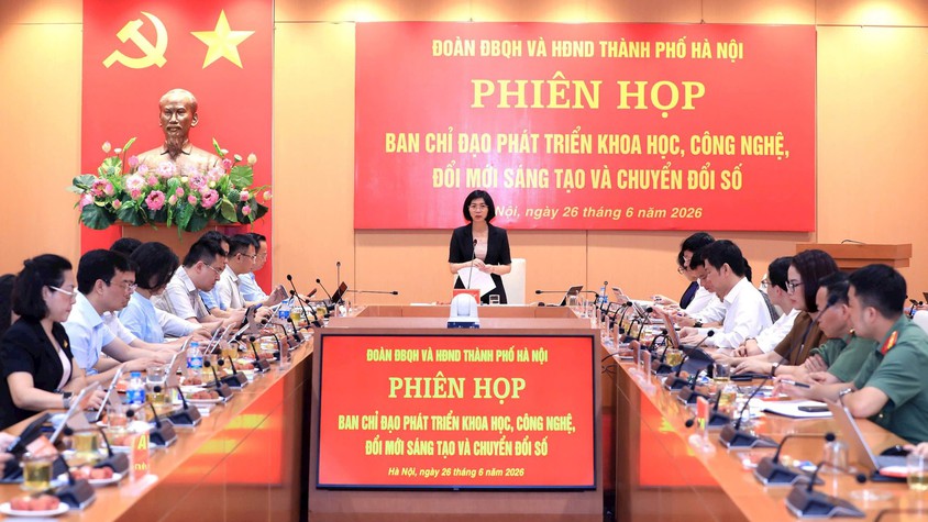 Chủ tịch HĐND Thành phố Phùng Thị Hồng Hà yêu cầu tăng tốc các nhiệm vụ chuyển đổi số