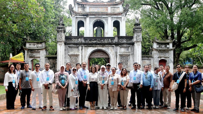 Lãnh đạo các thành phố ASEAN tham quan di sản tiêu biểu của Thủ đô